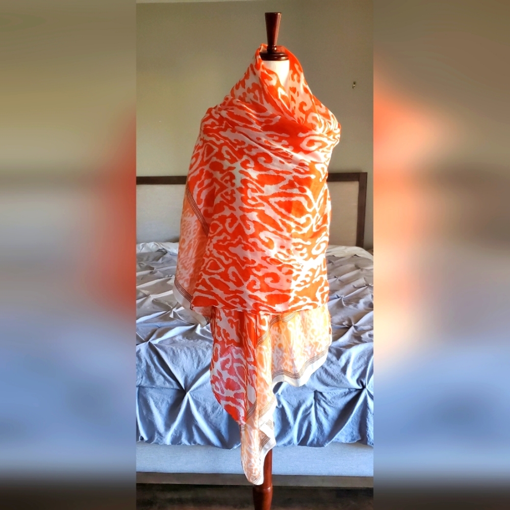 A light scarf.